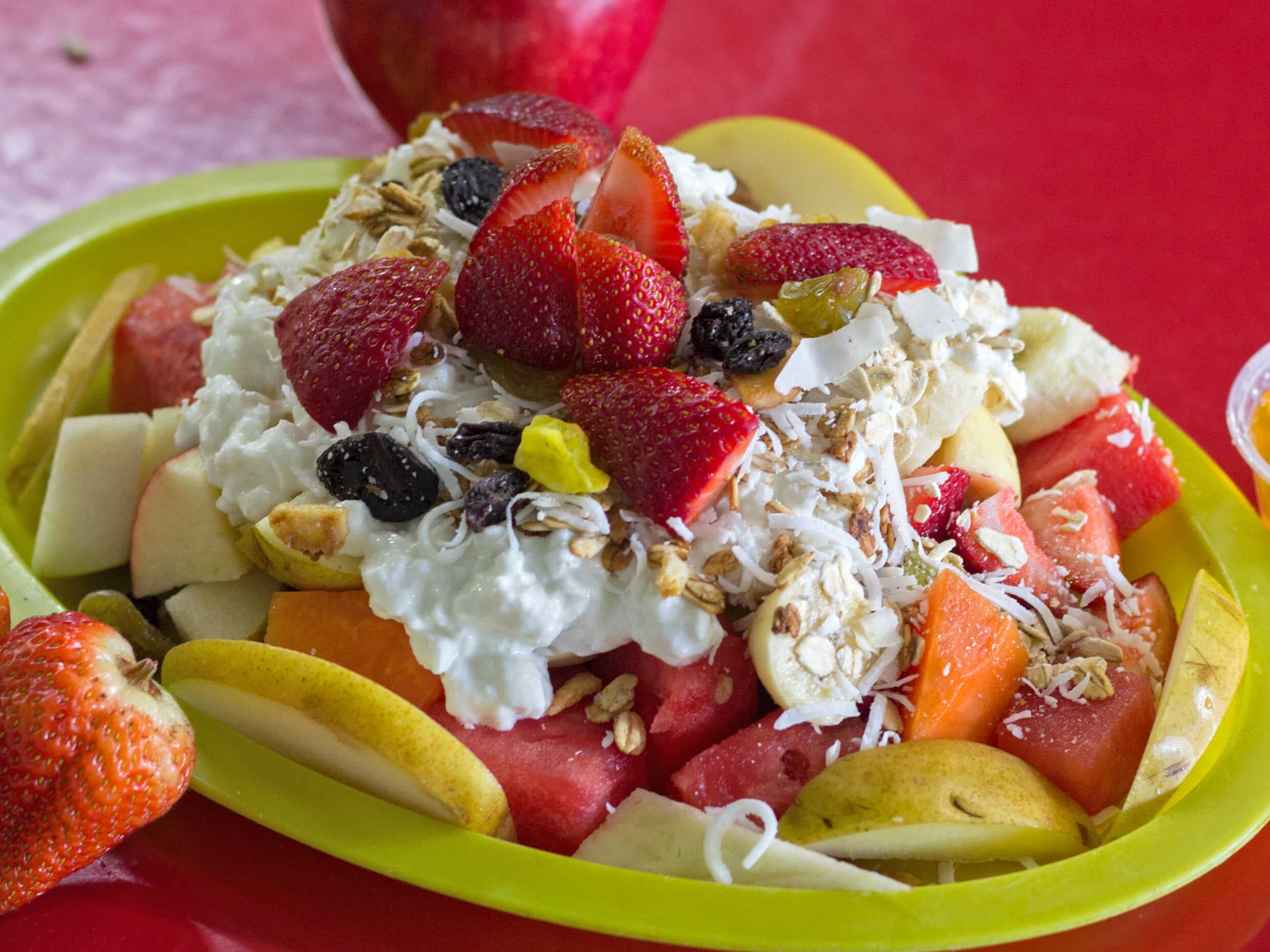 COMBO Para Compartir 2 Ensaladas de Frutas Grande.