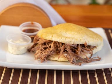 Arepa Queso Carne