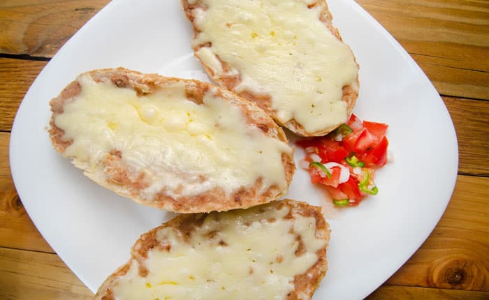 Mollete Frijol con Gratín