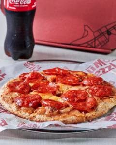 Combo Pizza Jamón Queso Mediana + Coca Cola 1.5Lt