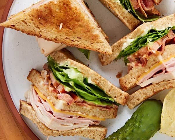 Club Sándwich de Pollo + Papas