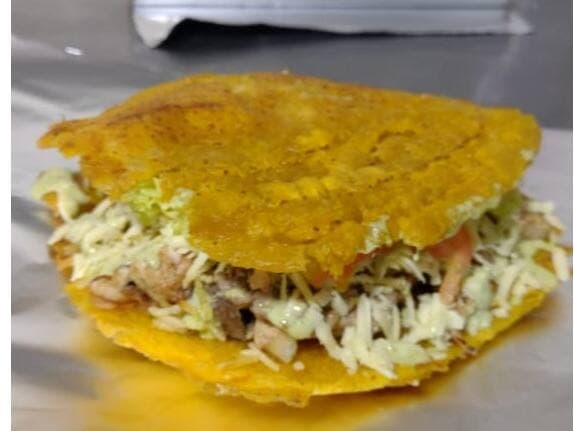 Patacón con Pollo