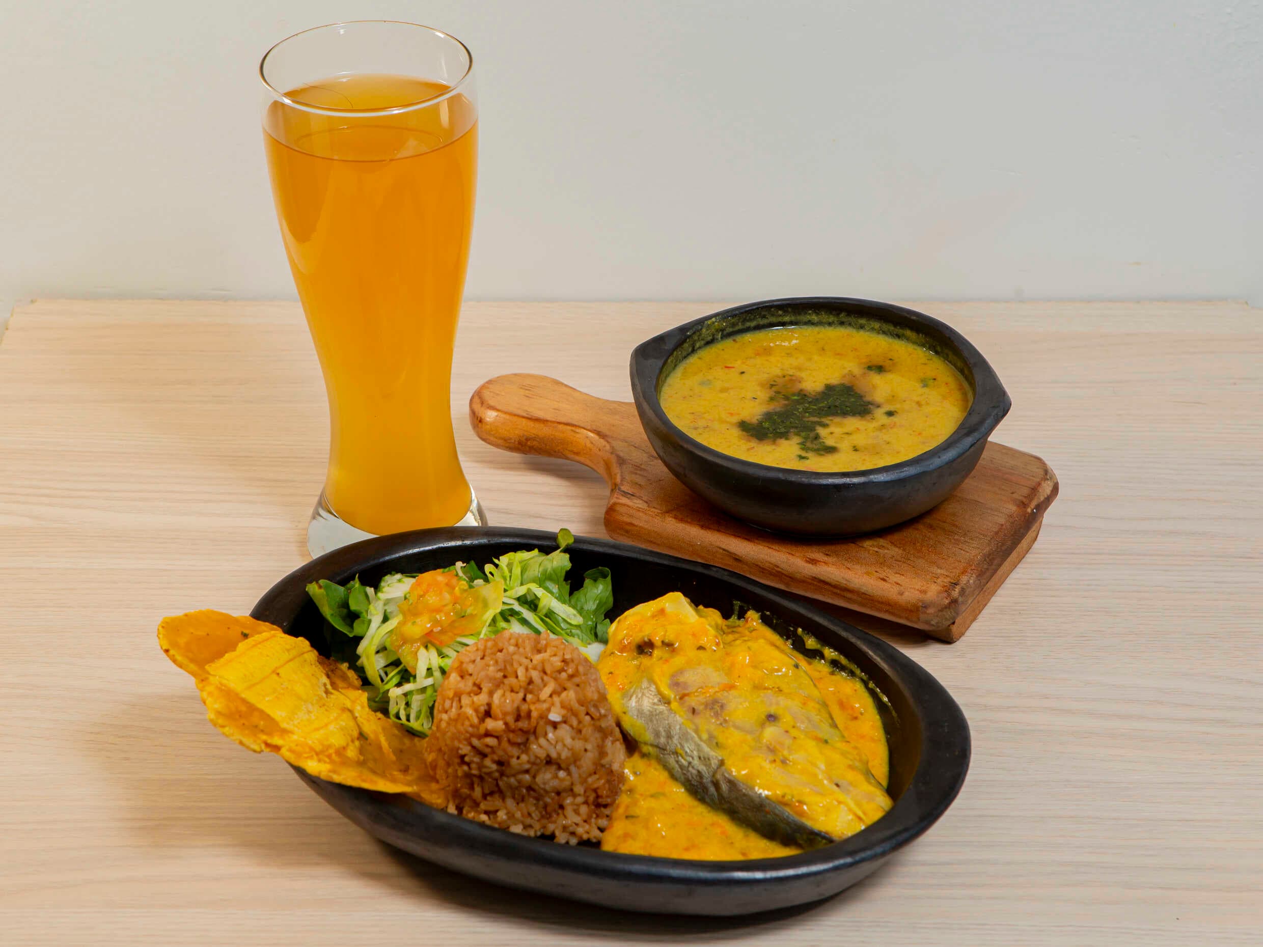 Pescado Sudado Con Sancocho de Pescado