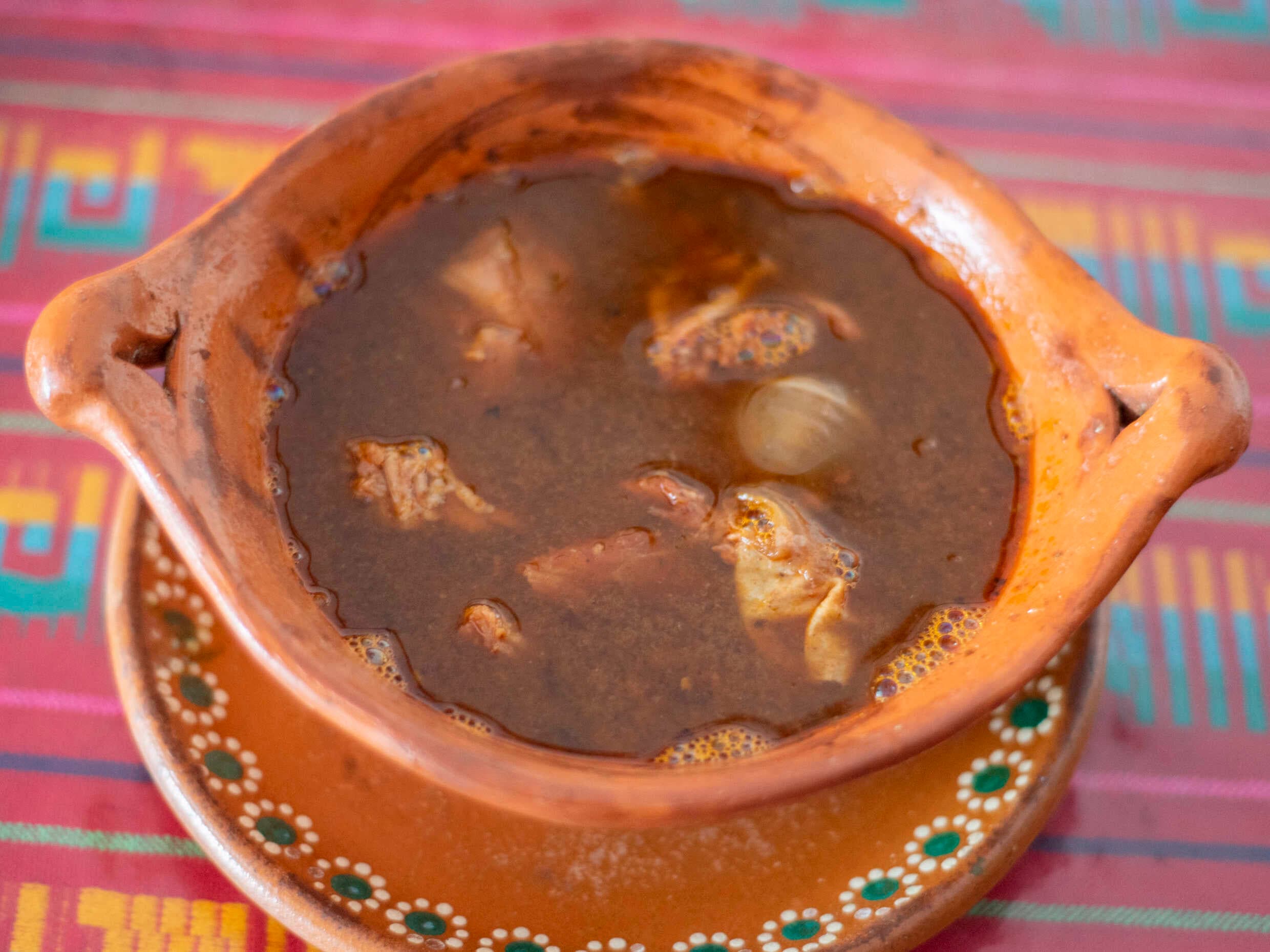 1/2 Litro de Consomé con Carne