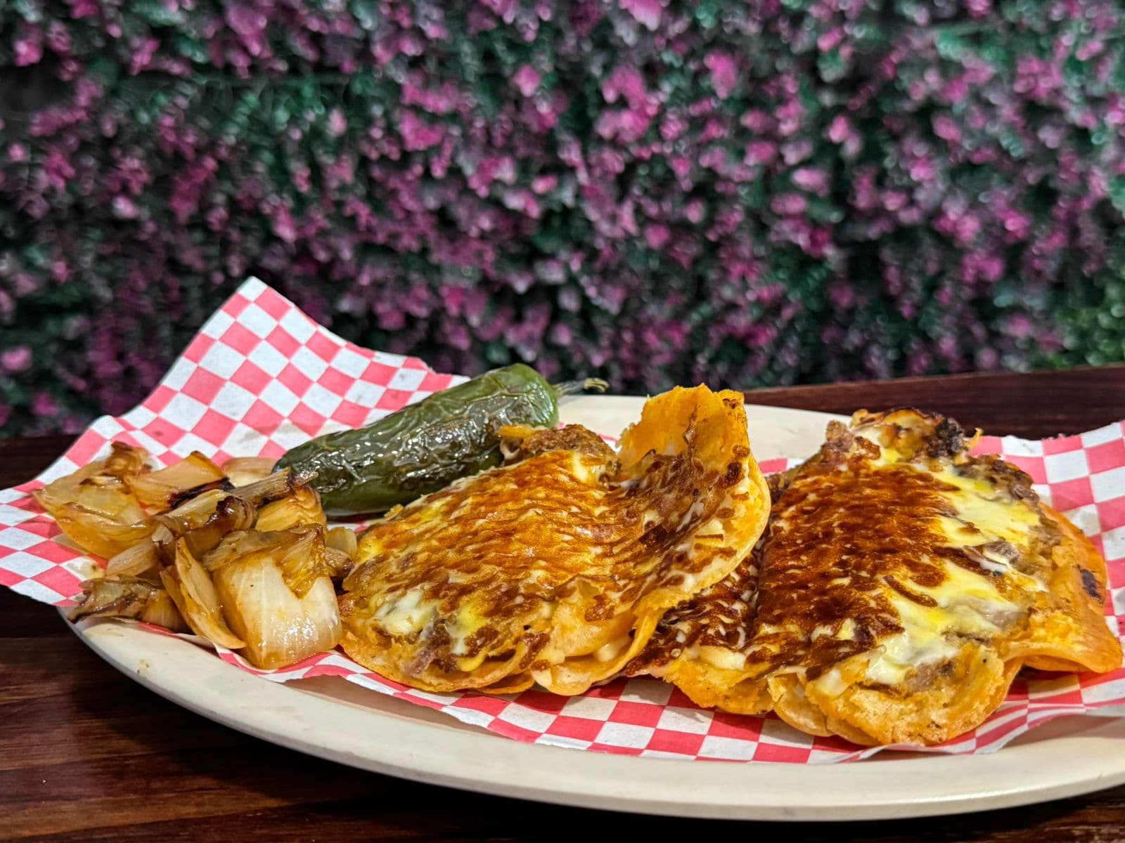 Taco planchado con queso