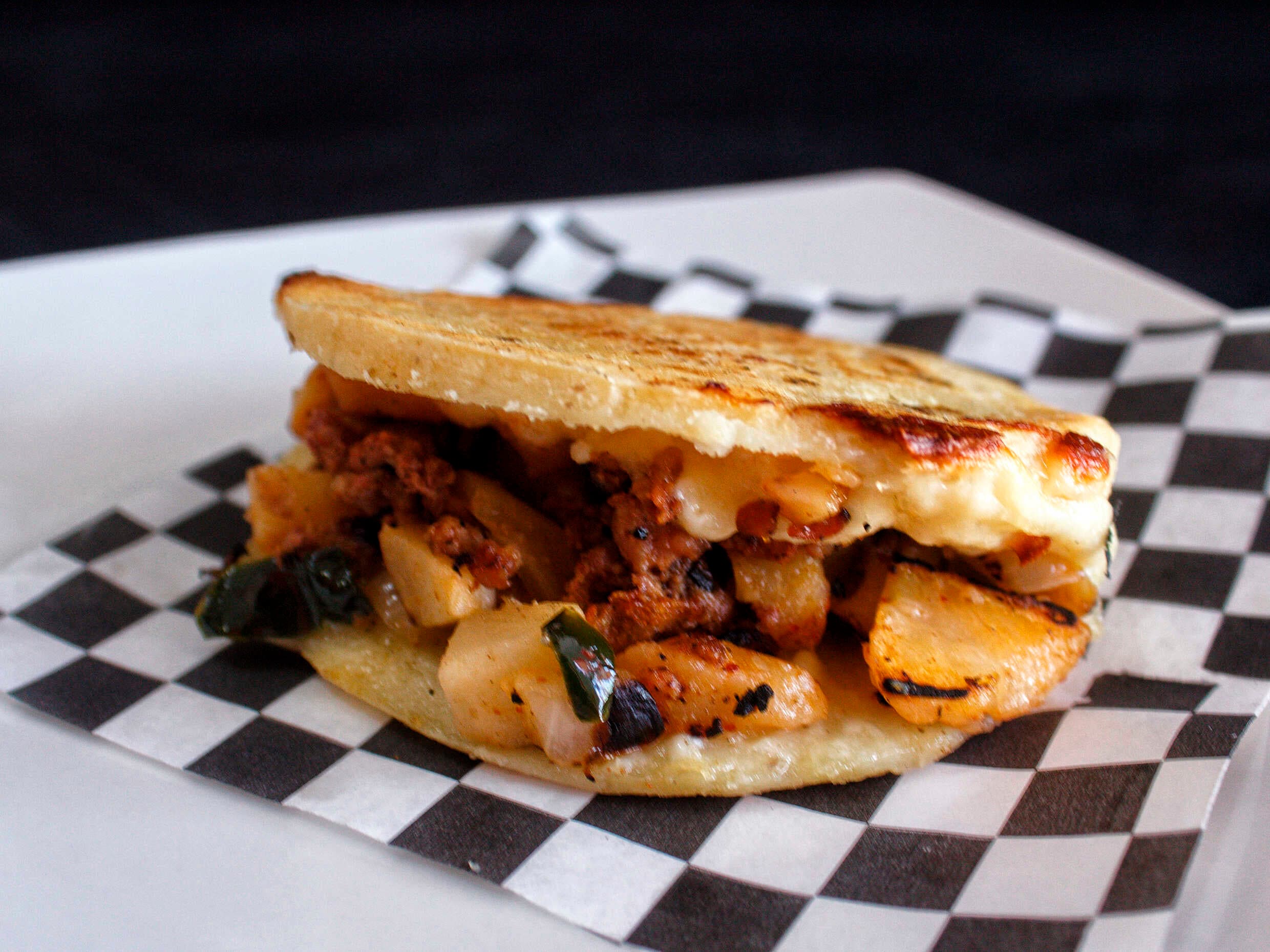 Arepa con Papa con Chorizo