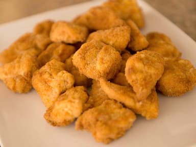 COMBO PEQUES - NUGGETS CON PAPAS CHICAS 🐣🍟