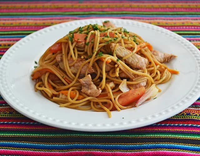 Tallarín Saltado Criollo Cerdo