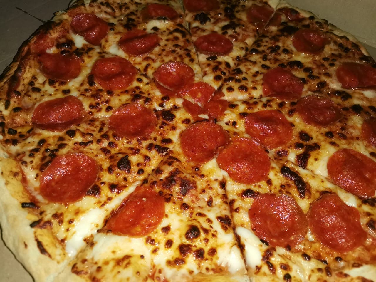 Pizza Grande Carnes Frias.