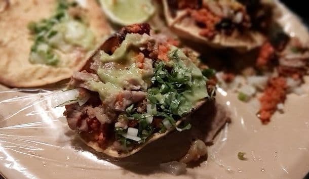 Tostada Combinada (Asada con Longaniza)