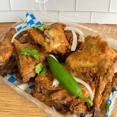 1 y 1/2 Pollo Frito Cantones