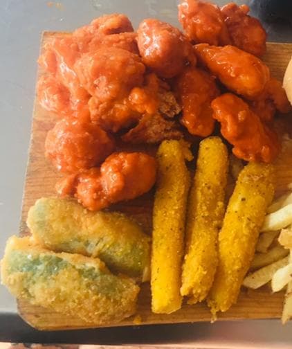 Combo-Boneless Medium+Dedos de Queso