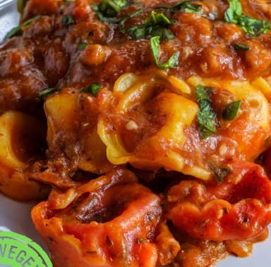 TORTELLONI DE QUESO A LA ARRABBIATA