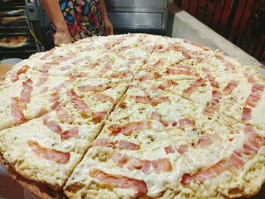 Pizza 5 Porciones Pollo Tocineta Maíz