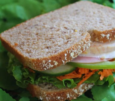 Sándwich De Ensalada De Pollo