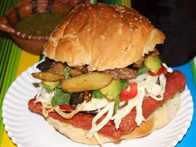 Cemita de Salchicha