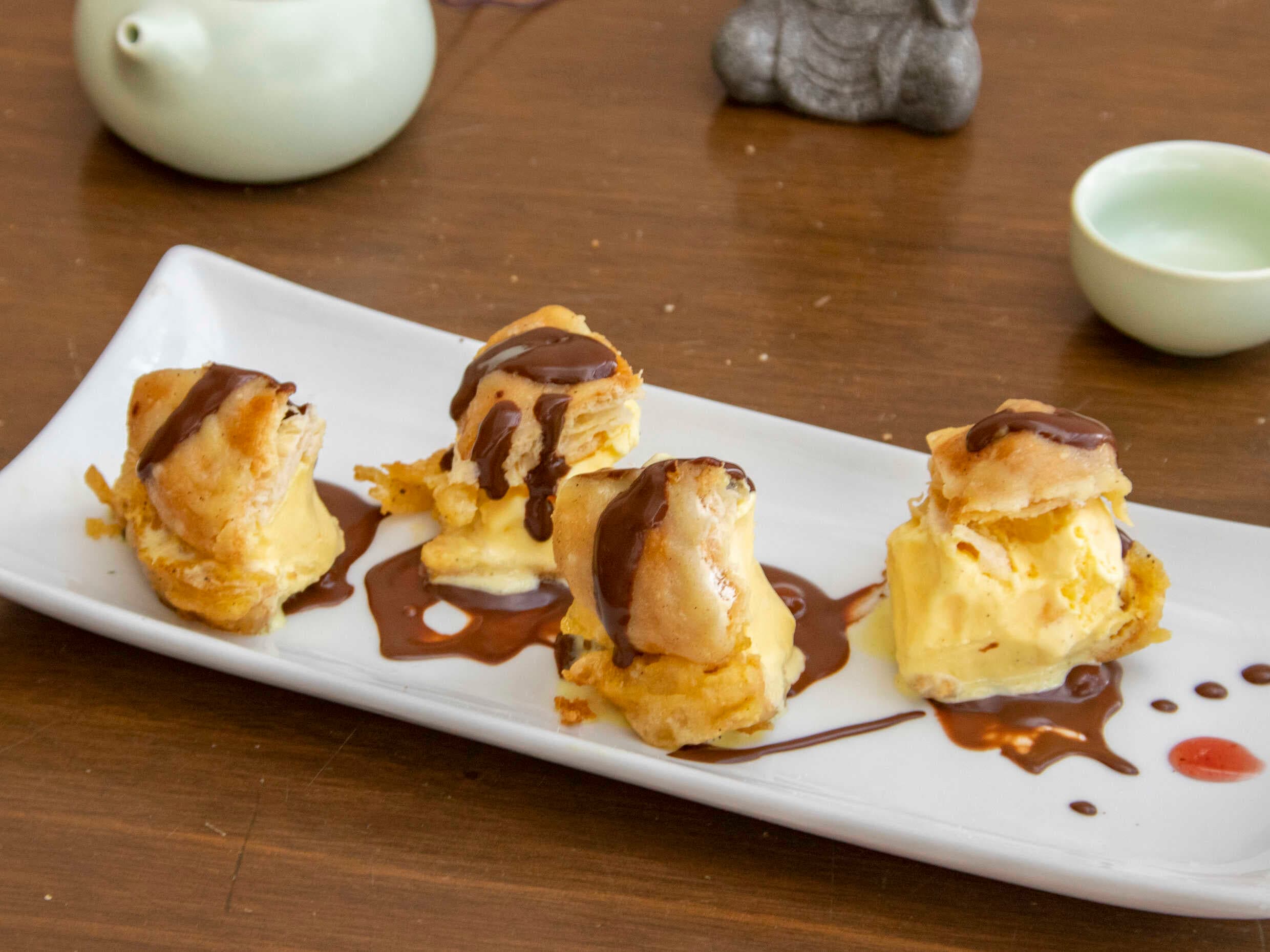 Tempura Helado con Salsa de Cajeta