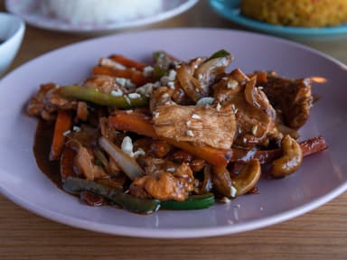 Pollo con Nuez de la India