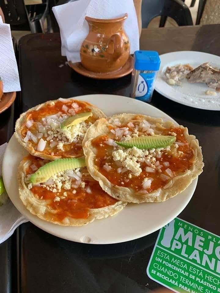 Orden de Picaditas con salsa de cecina o longaniza