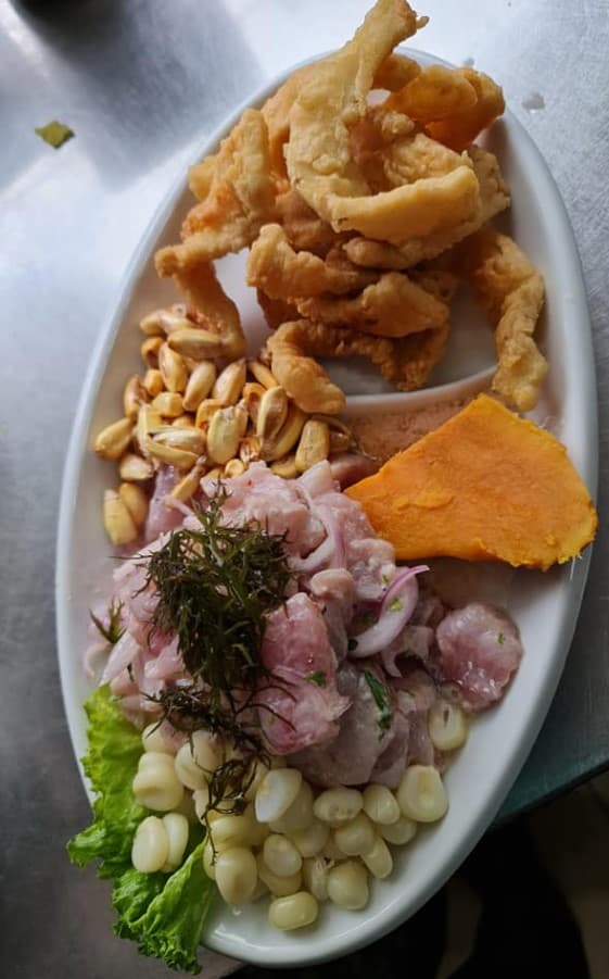 Chicharrón de pescado mas ceviche de pescado