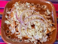 2 Chilaquiles con Huevos Estrellados
