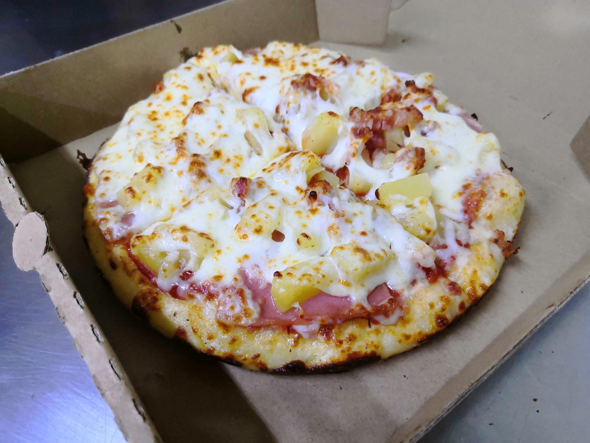 Pizza Mediana Hawaiana.