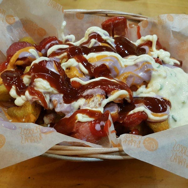 Salchipapas con Queso Personal