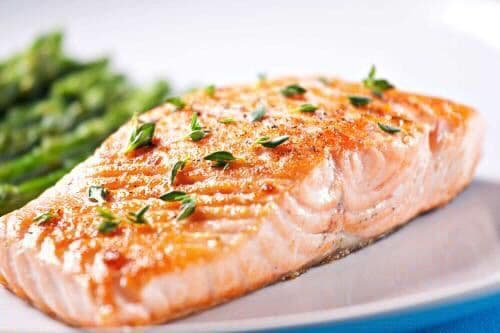 Salmon a la Plancha en Salsa Marinera