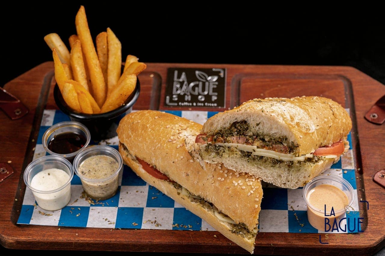 Baguette Caprese