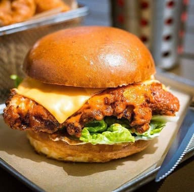 Chicken Burguer, Papas Crisscut y Drink