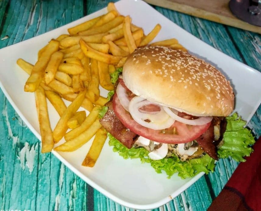 Hamburguesa Super Especial En  Combo.