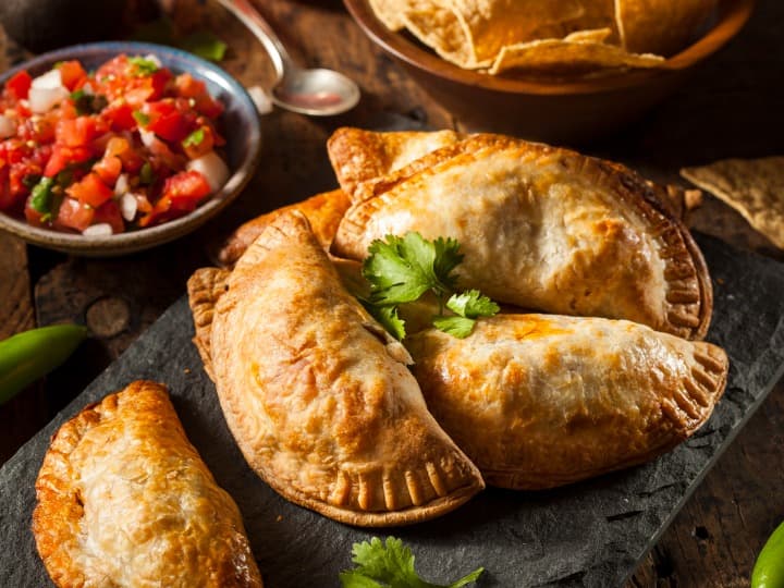 Combo 5 Empanadas Pollo + 1 Papa Rellena