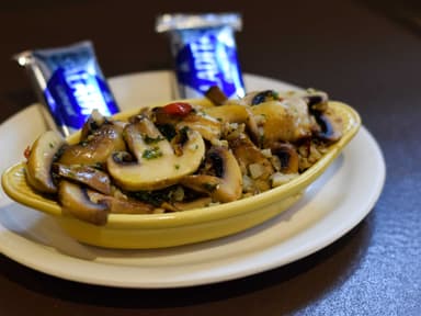 Champiñones al Ajillo