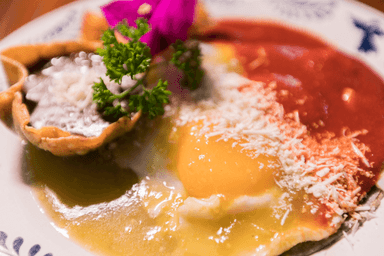 Huevos Divorciados (Salsa Roja)