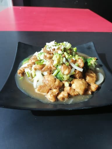 Pollo Ostión con Brócoli 1L+ Rollos de Phil + Te