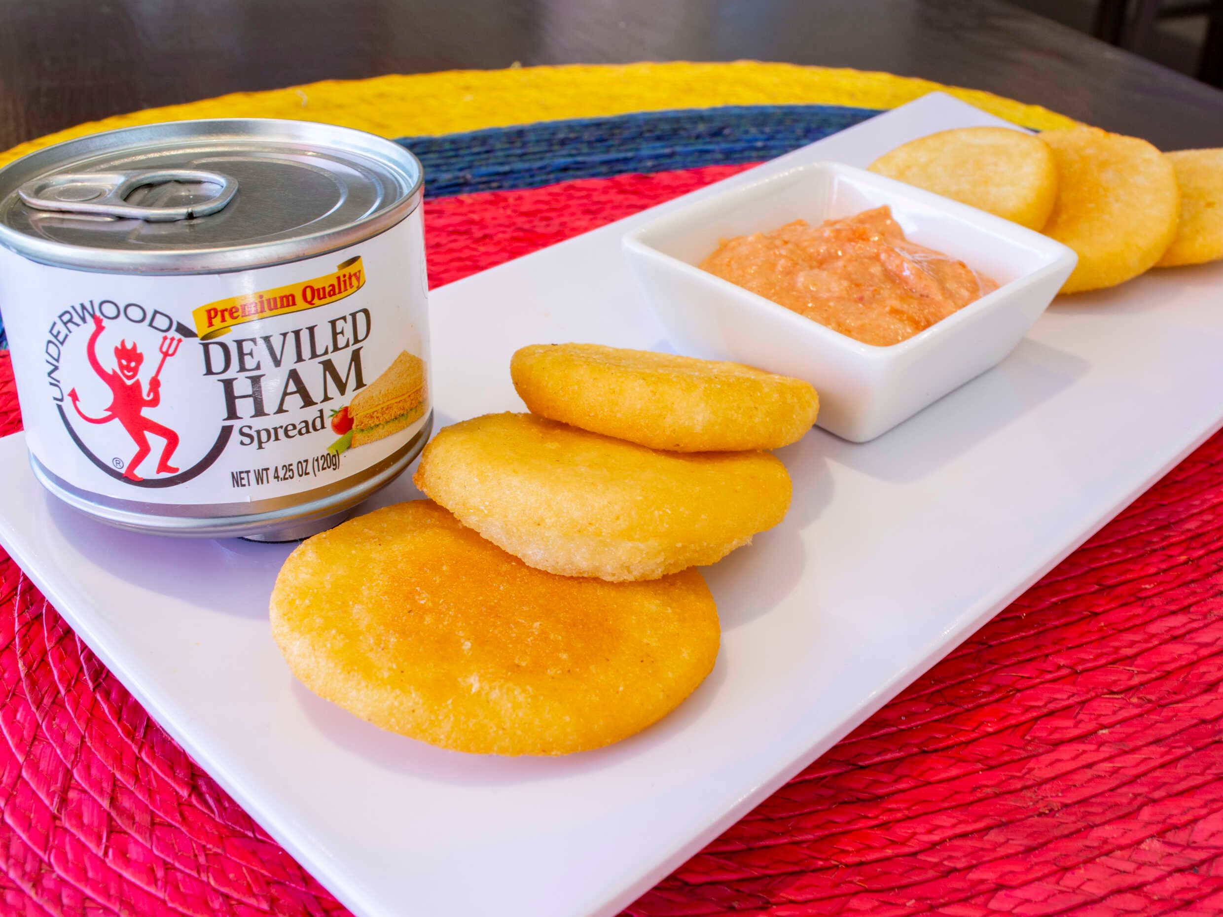 Ración de Arepitas con Dip de Diablitos