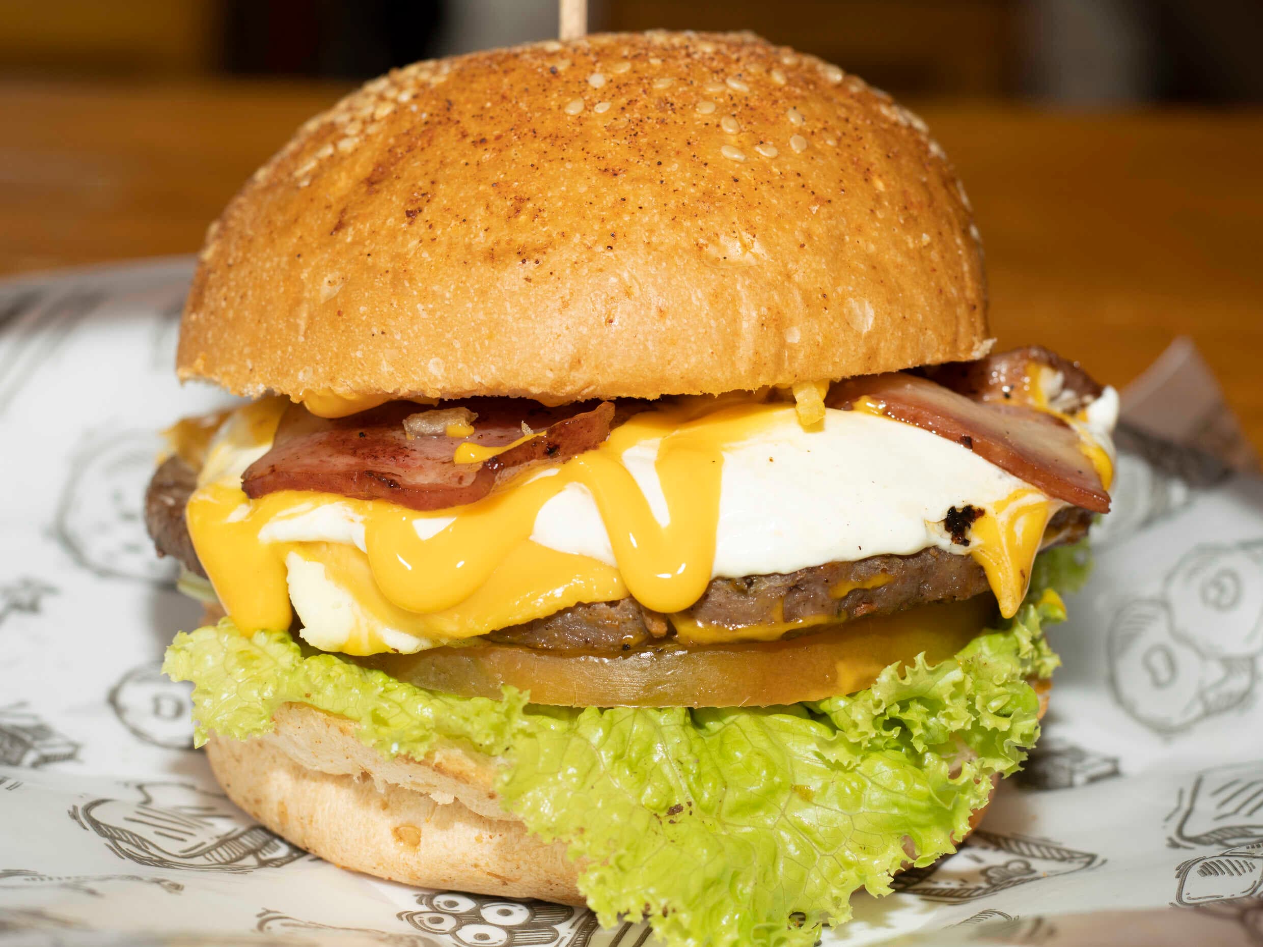 Combo Burger 5 Quesos + Perro Ranchero + 2 Bebidas