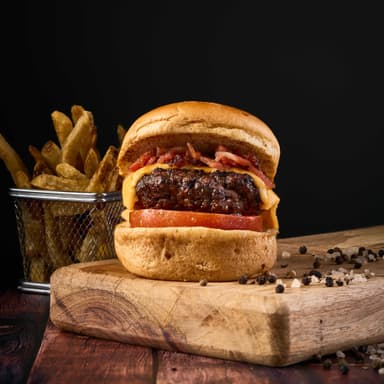 Cheese & Bacon Burger + Papas