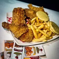 1/2 Pollo Broaster.