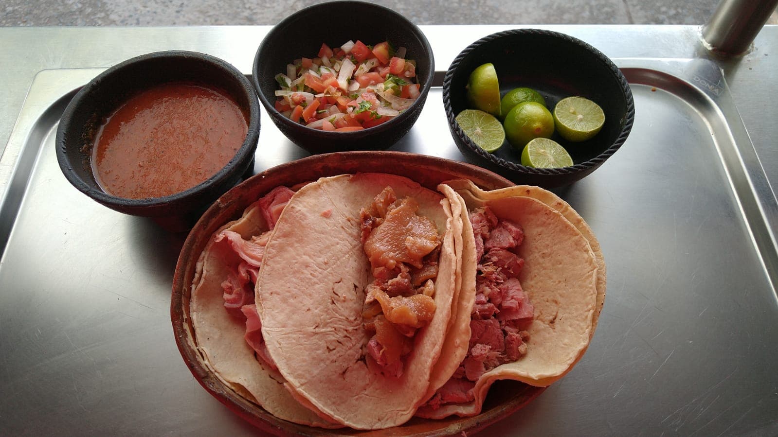 Taco Blandito Surtido (Carnitas, Buche y Cuero)