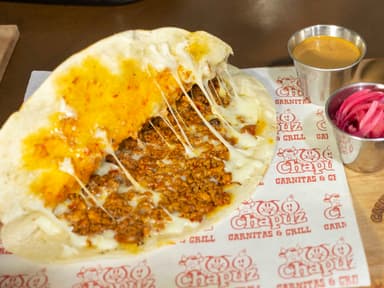 Mega quesadilla Chicharron cachete.