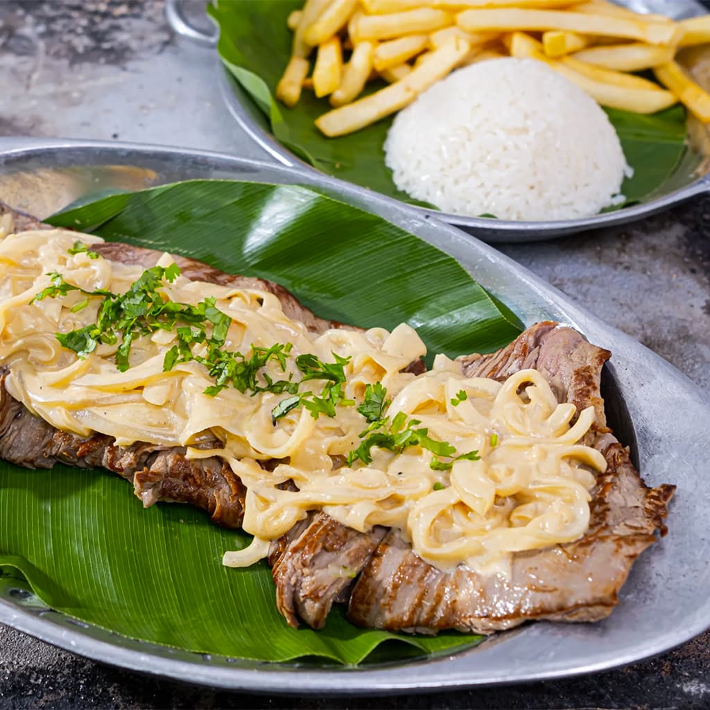 Carne de Res Encebollada