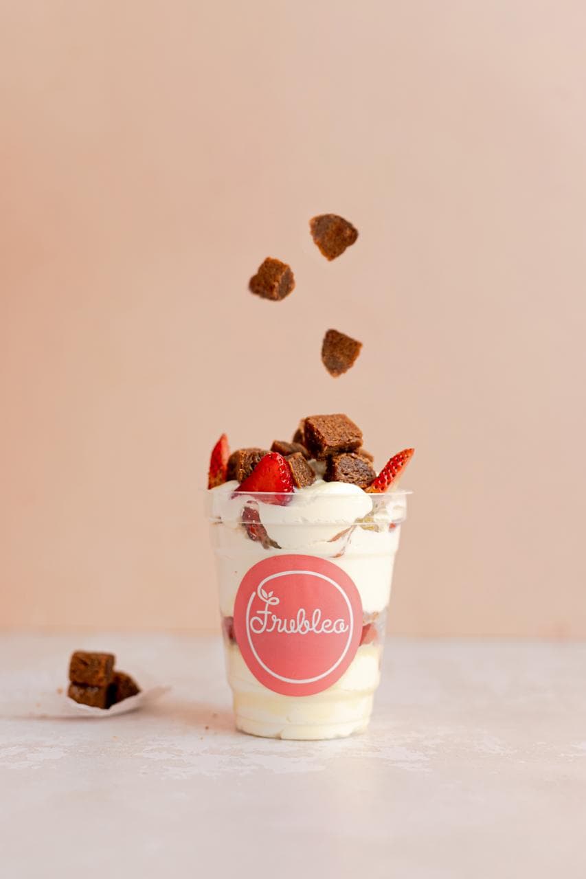 Fresas con Crema y Brownie