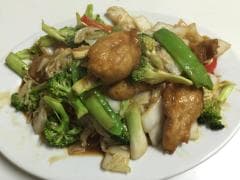 tallarines con  trozos de pollo
