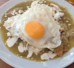 Huevos Estrellados Chilaquiles Verdes