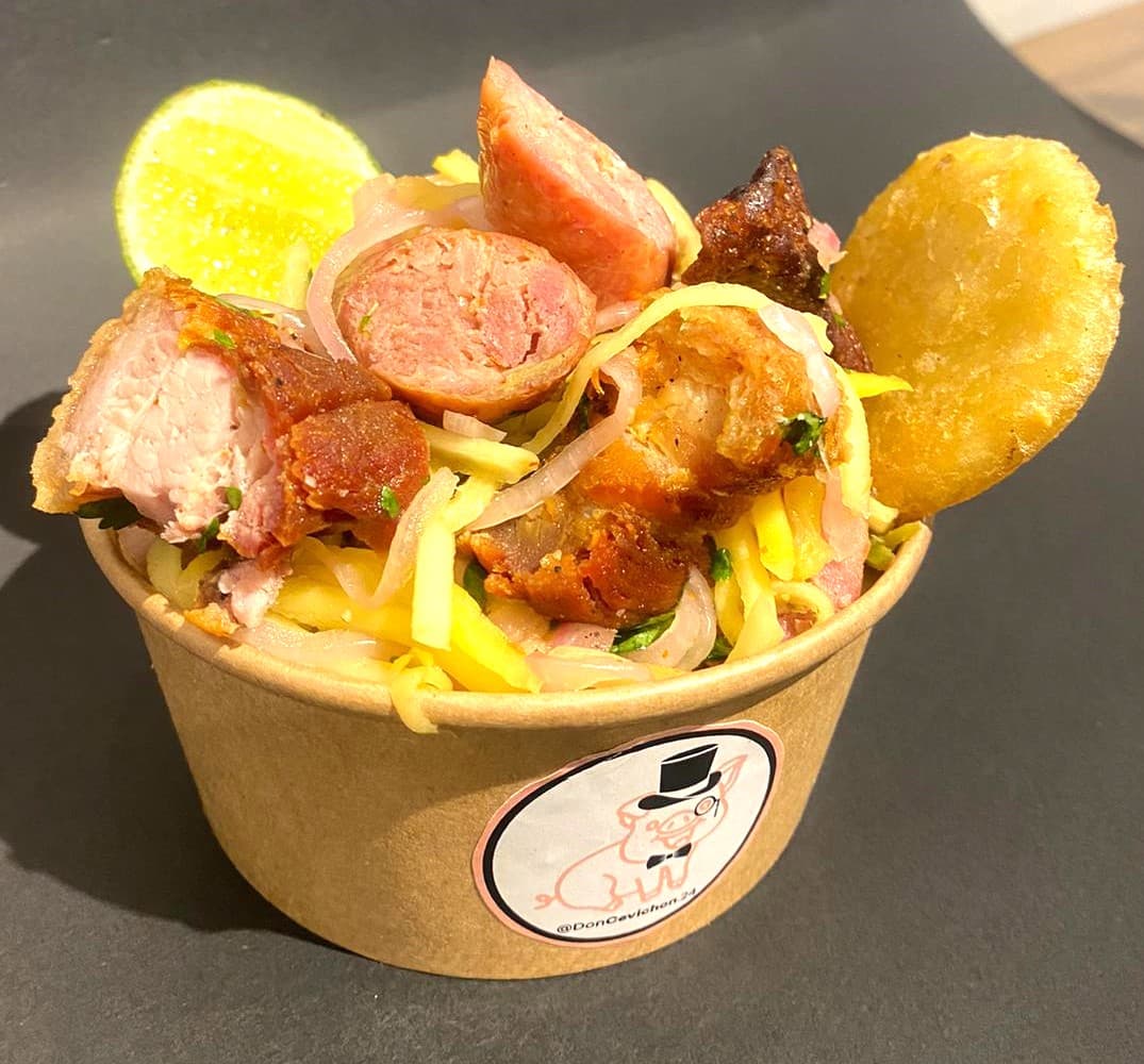 Ceviche Mixto (chorizo y chicharrón ahumado)