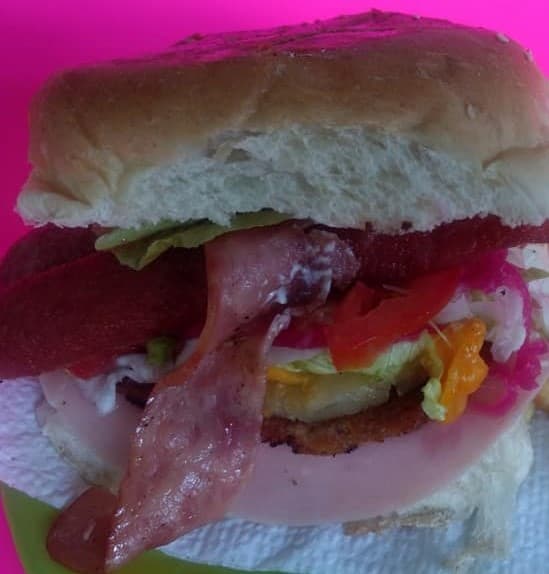 Hamburguesa Hawaiana con Papas