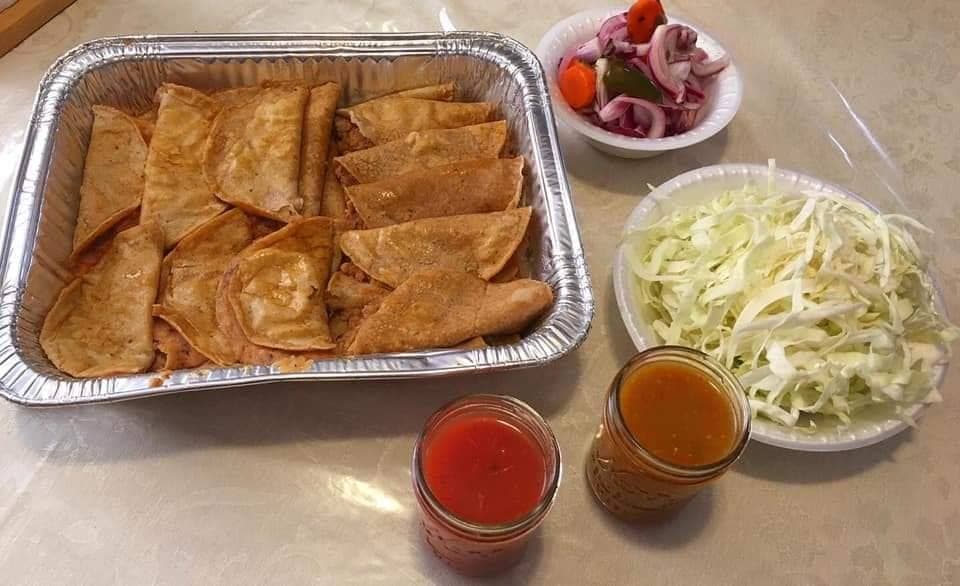 3 Tacos de Canasta + Refresco a Elegir