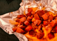 Orden de Papas con Queso, Tocino y Salchicha