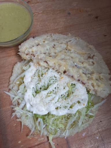 4 Gorditas de queso + REGALO 2 Aguas del día
